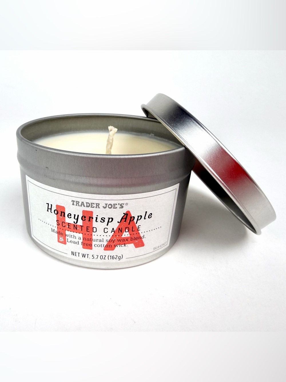 Trader Joe’s Honeycrisp Apple Scented Candle, NWT.